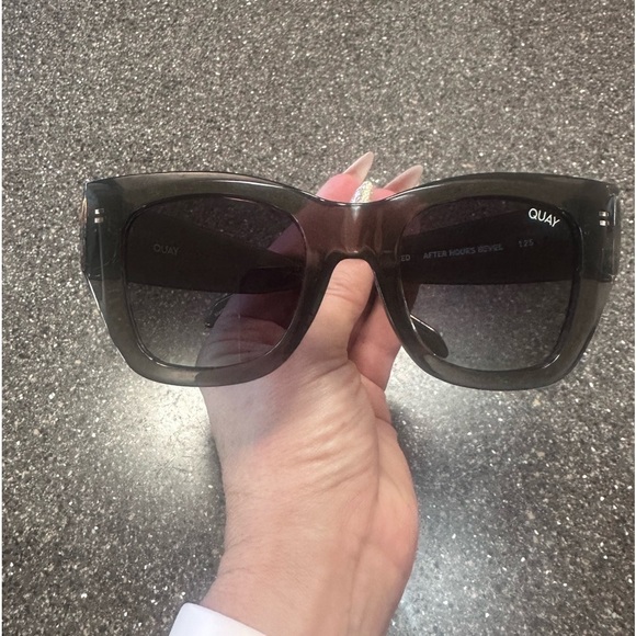 QUAY After Hours Bevel Polarized Crystal Black Smoke Sunglasses With Case - Picture 7 of 7
